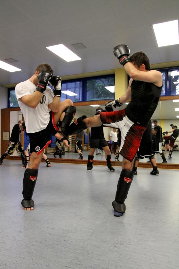 Kickboxen in der Soester Adamkaserne – Kampfsport unter professioneller Anleitung