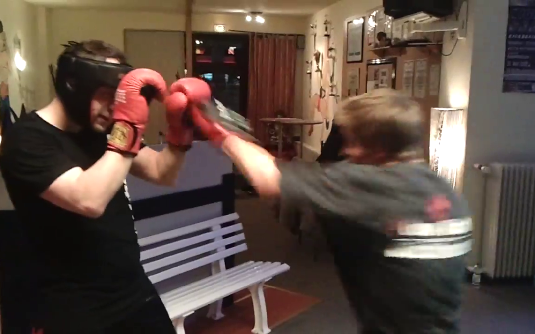 Kickboxtraining – Meidbewegungen im Oberkoerper